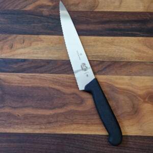 Swiss Fibrox - Trinciante lama 220mm Seghettato- Victorinox