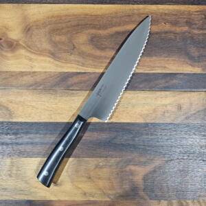 MaglioNero - Coltello Cuoco 21,00cm SEGHETTATO Manico POM - Made in Italy